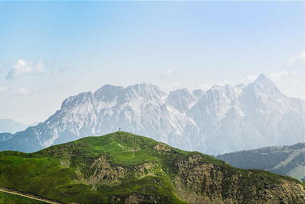 Panorama van besneeuwde bergtoppen bij Zermatt