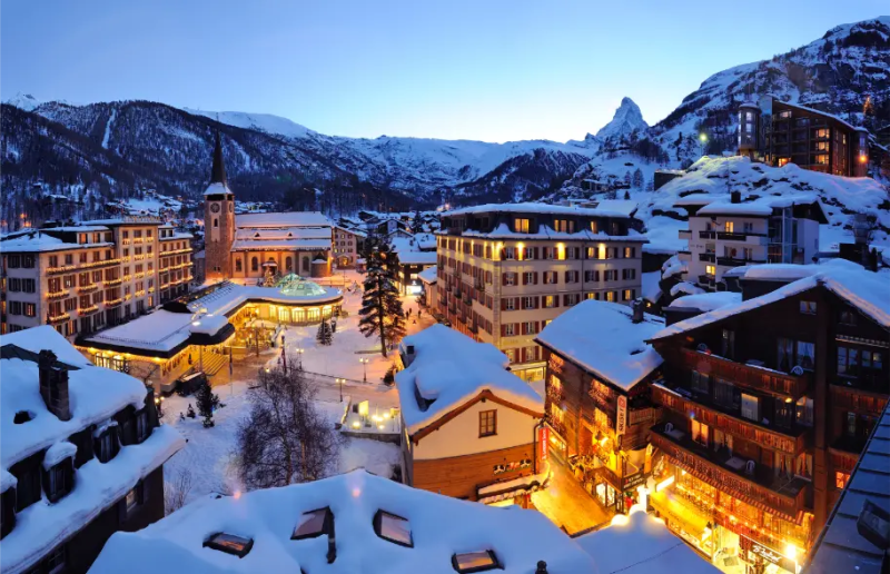 DJ-mixer tijdens après-ski in Zermatt