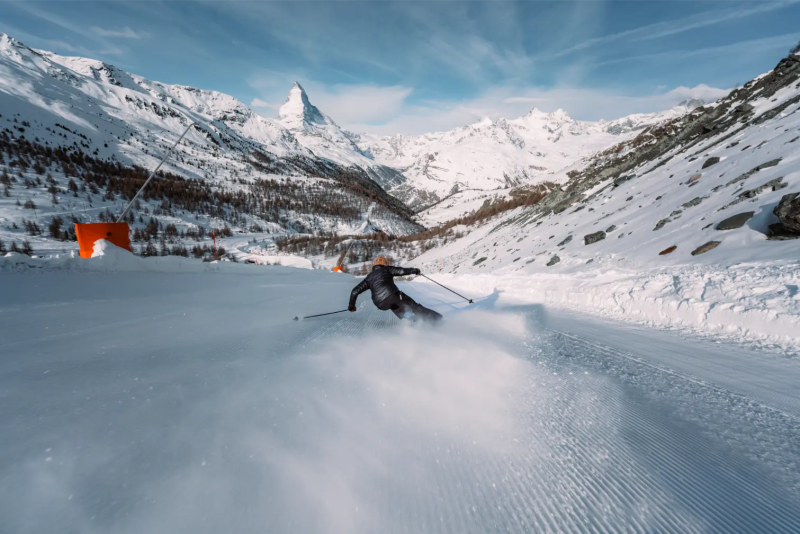 Skier tijdens de ski safari in Zermatt