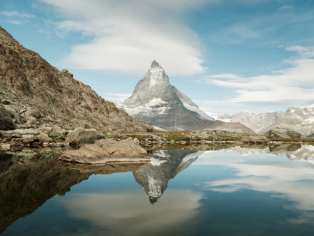 Het Riffelsee met reflectie van de Matterhorn bij Zermatt