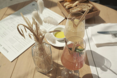 Cocktail en gerecht tijdens Taste of Zermatt